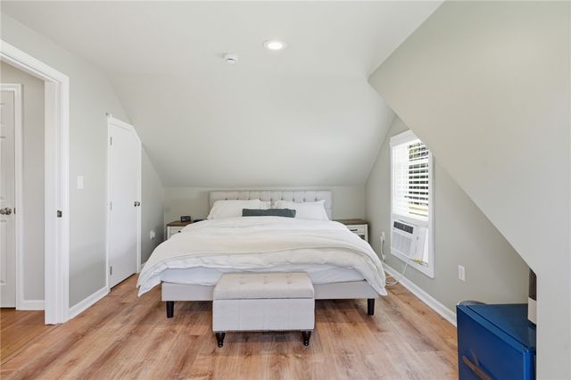 25 King Road, Middletown, RI 02842