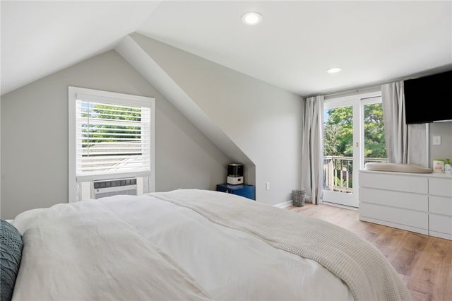 25 King Road, Middletown, RI 02842