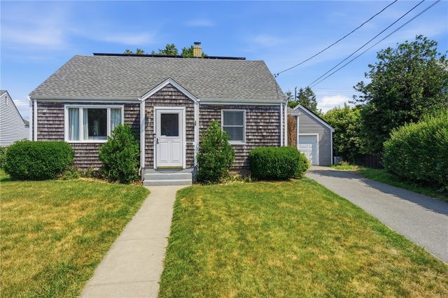 25 King Road, Middletown, RI 02842