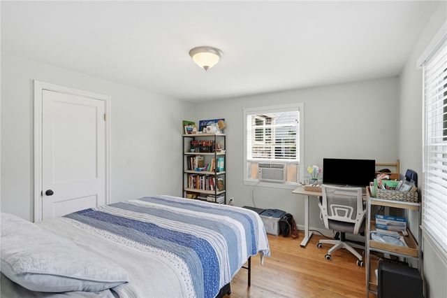 25 King Road, Middletown, RI 02842