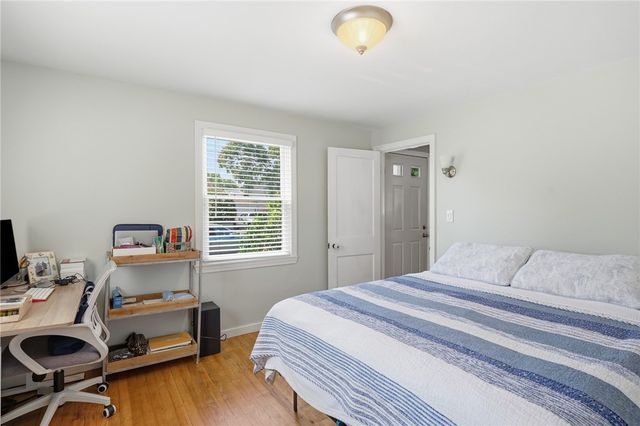 25 King Road, Middletown, RI 02842