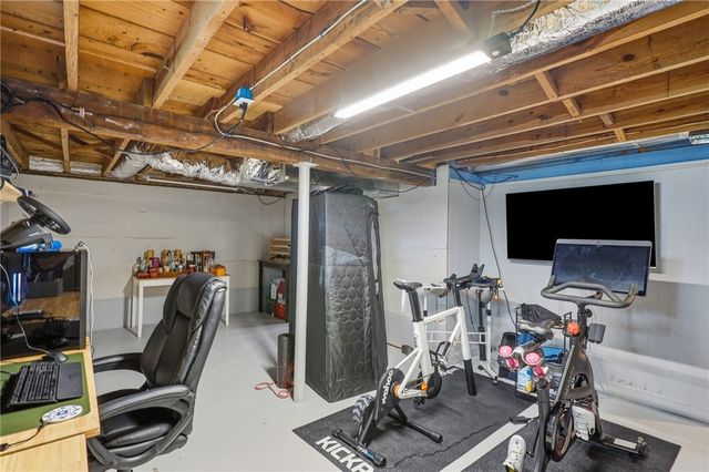 25 King Road, Middletown, RI 02842