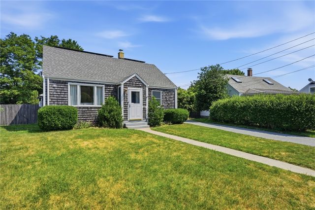 25 King Road, Middletown, RI 02842