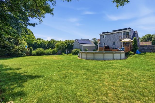 25 King Road, Middletown, RI 02842