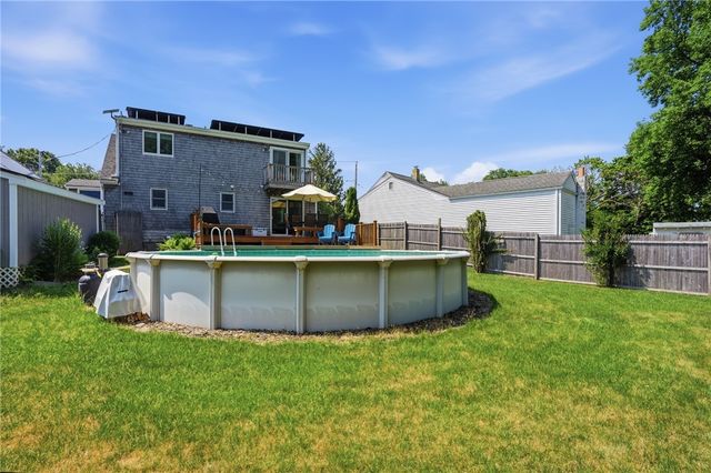 25 King Road, Middletown, RI 02842