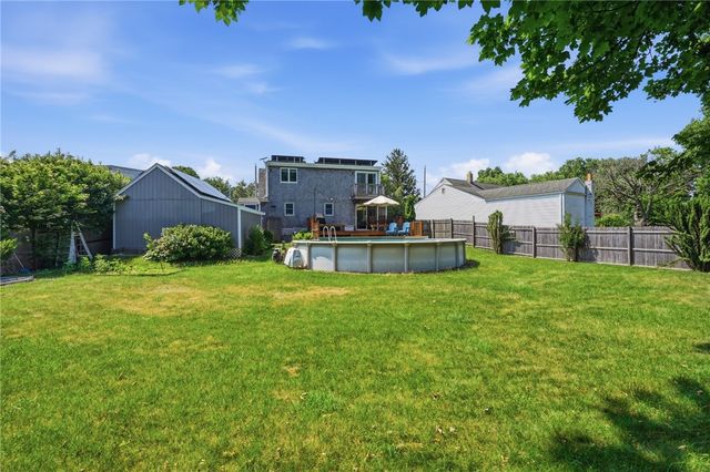 25 King Road, Middletown, RI 02842