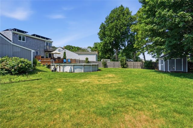 25 King Road, Middletown, RI 02842
