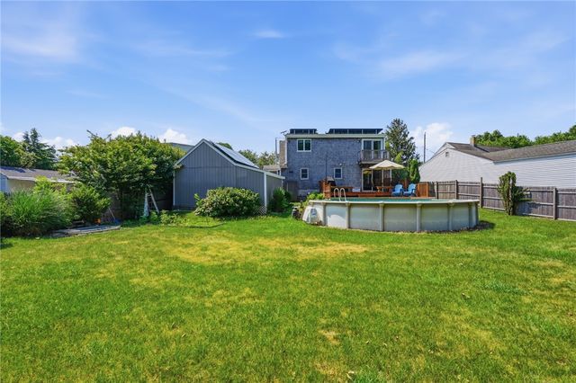 25 King Road, Middletown, RI 02842