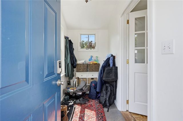 25 King Road, Middletown, RI 02842