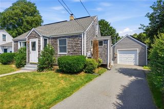 25 King Road, Middletown, RI 02842