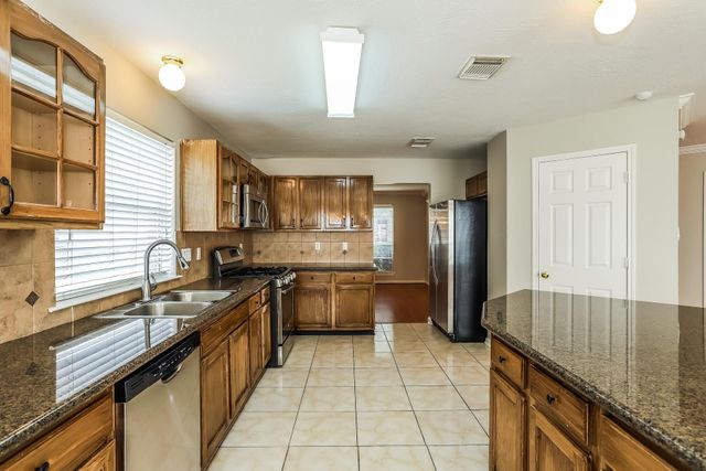 4223 Pathway Court, Fresno, TX 77545