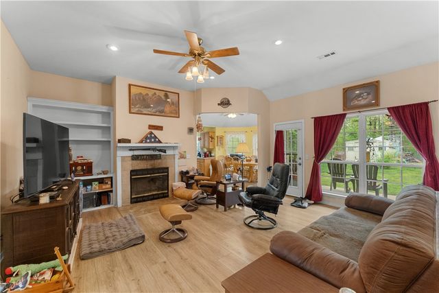 2 Lowther Lane, Bella Vista, AR 72714