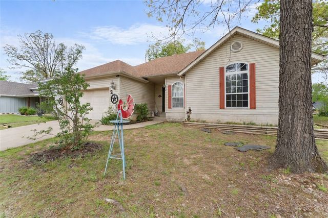 2 Lowther Lane, Bella Vista, AR 72714