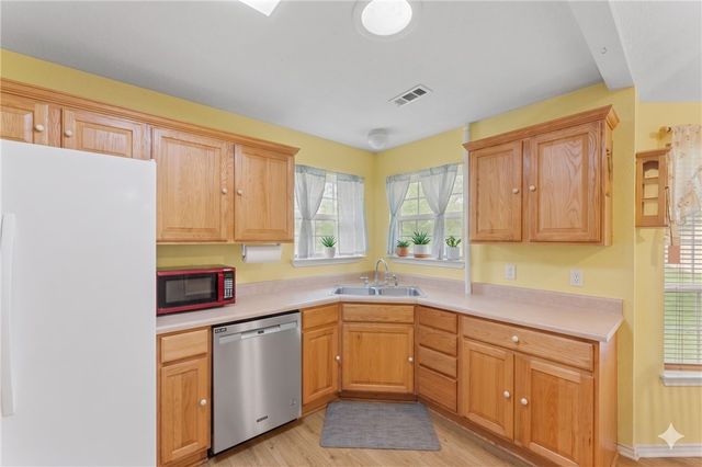 2 Lowther Lane, Bella Vista, AR 72714