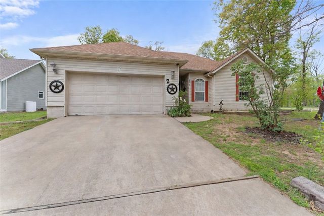 2 Lowther Lane, Bella Vista, AR 72714