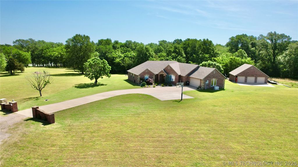 418970 E 1152 Road, Checotah, OK 74426