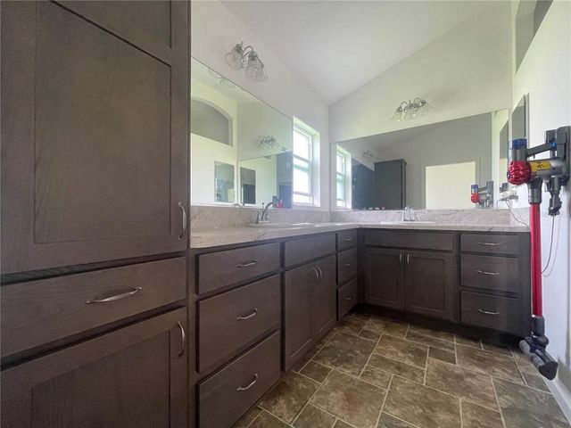 11216 ROZ WAY, Oxford, FL 34484