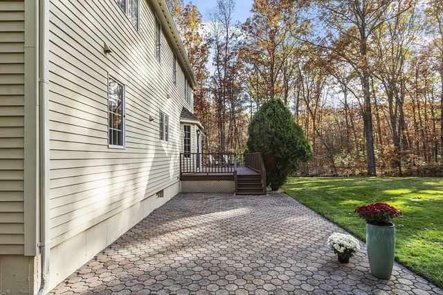 660 Sharpners Pond Rd, North Andover, MA 01845