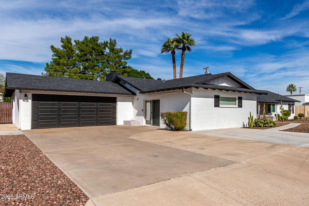 3444 E CAMELBACK Road, Phoenix, AZ 85018 — photo 2