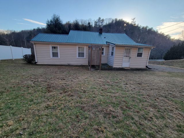 390 Riverbrook RD, Henry, VA 24102