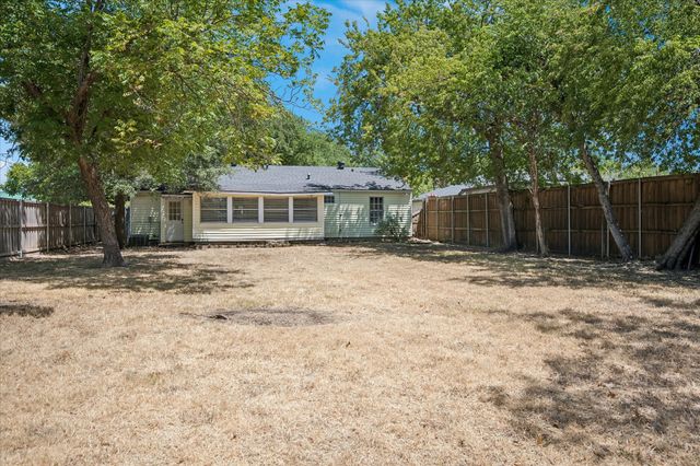 1217 Fuller Drive, Dallas, TX 75218