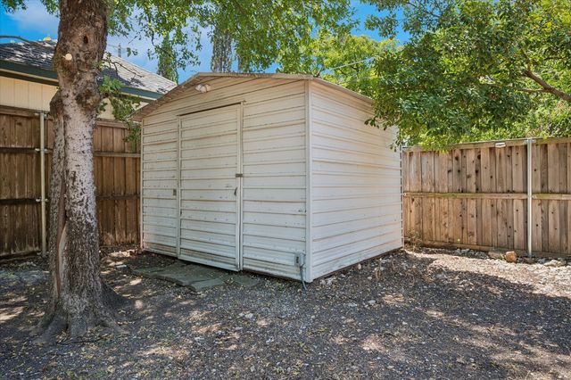 1217 Fuller Drive, Dallas, TX 75218