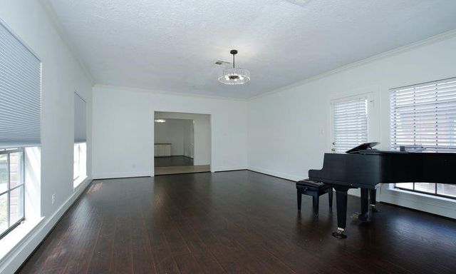8006 Albin Lane, Houston, TX 77071