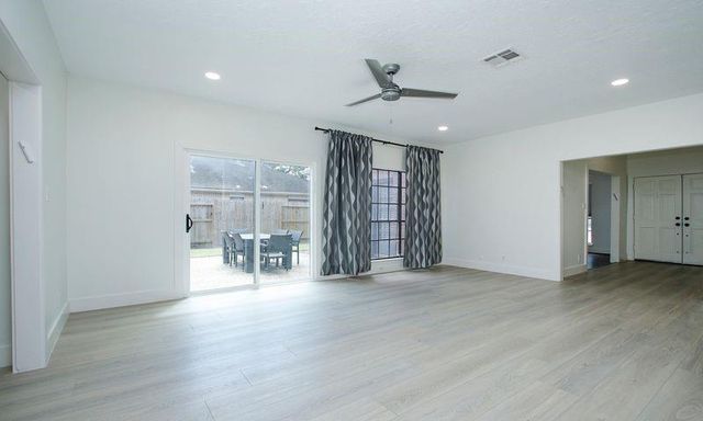 8006 Albin Lane, Houston, TX 77071
