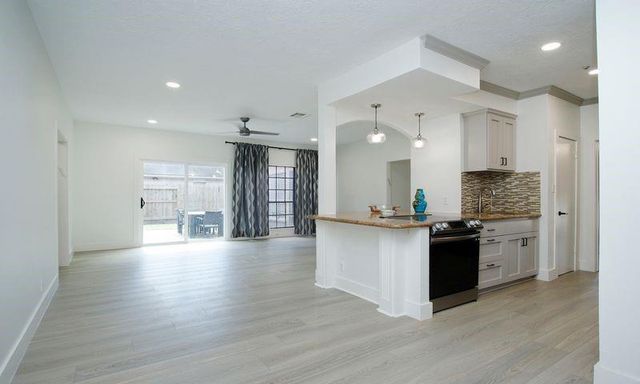 8006 Albin Lane, Houston, TX 77071