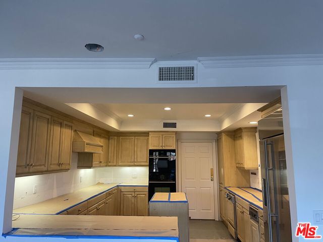 277 S Spalding Drive 303, Beverly Hills, CA 90212