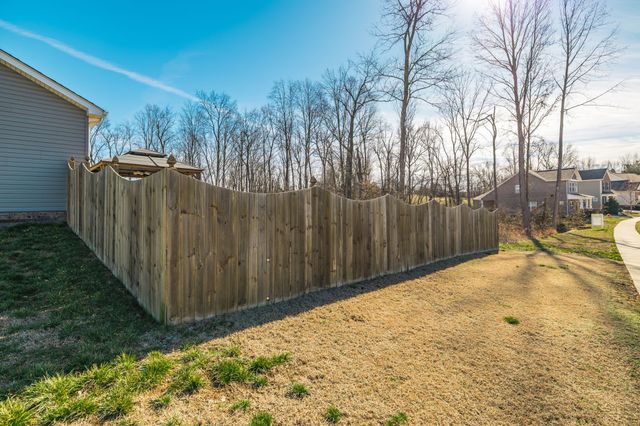 150 Crabourne Dr, White House, TN 37188