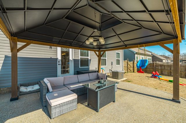 150 Crabourne Dr, White House, TN 37188