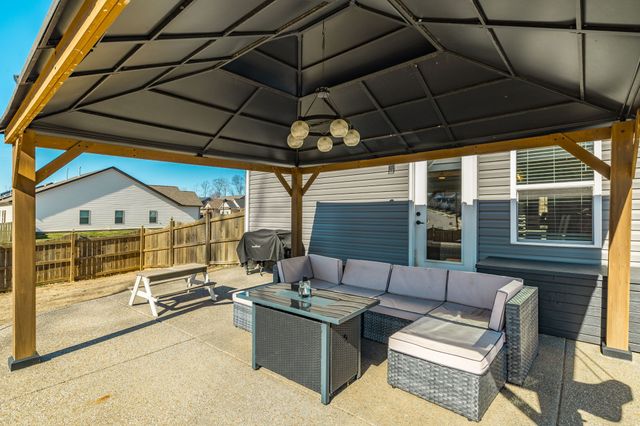 150 Crabourne Dr, White House, TN 37188