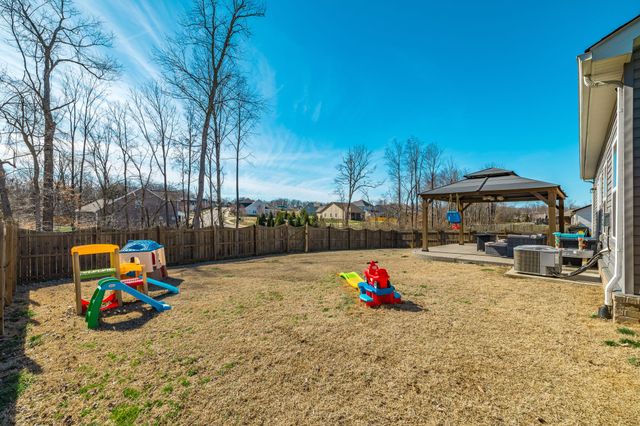 150 Crabourne Dr, White House, TN 37188