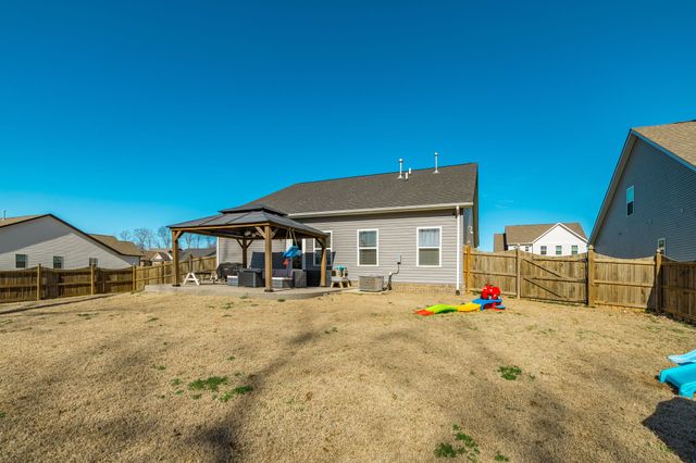 150 Crabourne Dr, White House, TN 37188