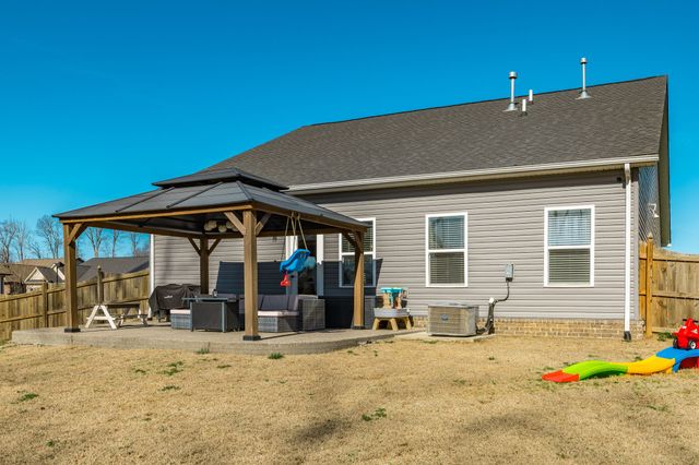 150 Crabourne Dr, White House, TN 37188