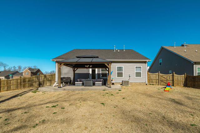 150 Crabourne Dr, White House, TN 37188