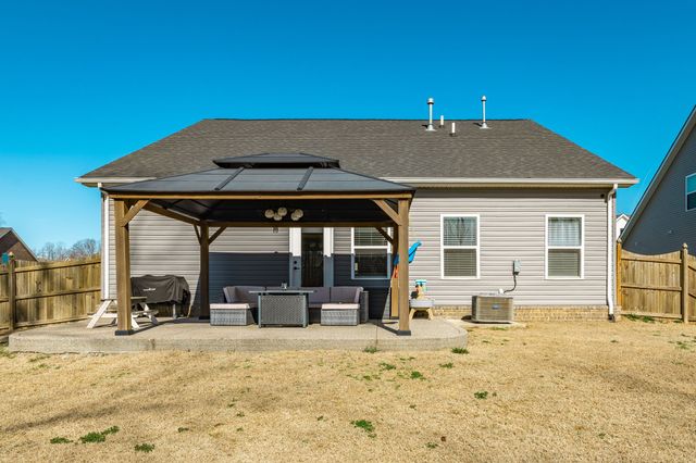 150 Crabourne Dr, White House, TN 37188