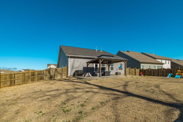 150 Crabourne Dr, White House, TN 37188