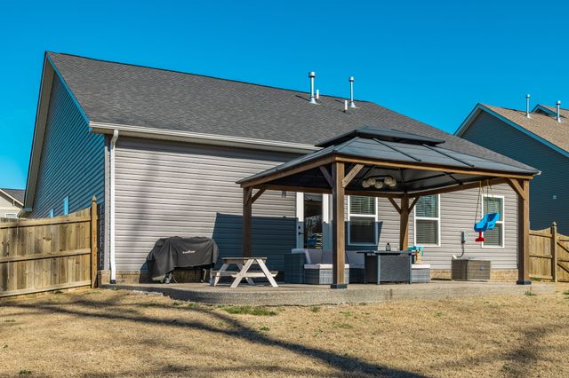 150 Crabourne Dr, White House, TN 37188