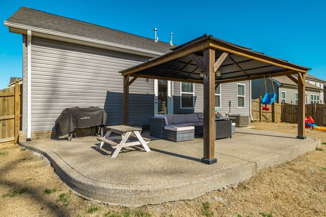 150 Crabourne Dr, White House, TN 37188