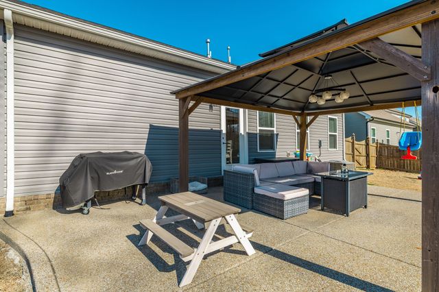 150 Crabourne Dr, White House, TN 37188