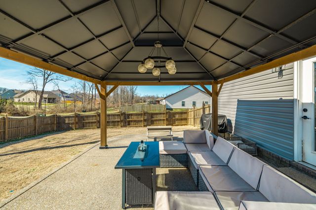 150 Crabourne Dr, White House, TN 37188