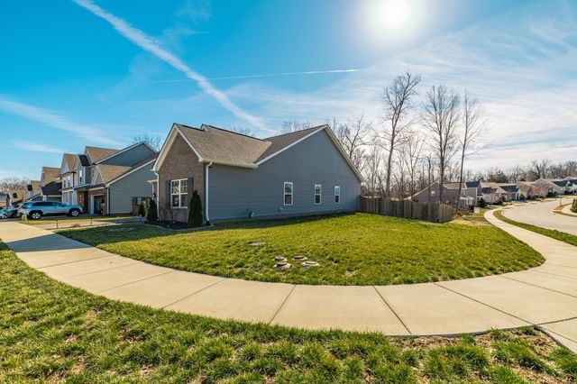 150 Crabourne Dr, White House, TN 37188