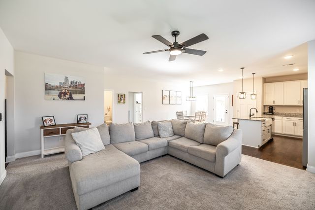 150 Crabourne Dr, White House, TN 37188