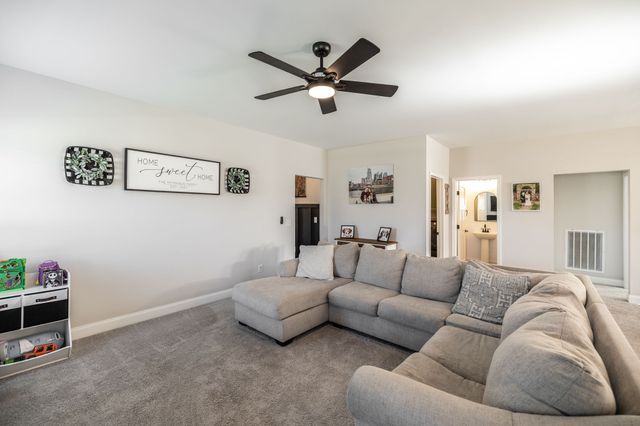 150 Crabourne Dr, White House, TN 37188