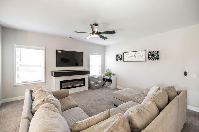 150 Crabourne Dr, White House, TN 37188