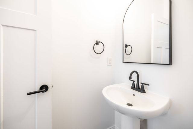 150 Crabourne Dr, White House, TN 37188