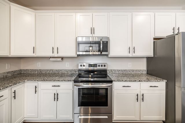 150 Crabourne Dr, White House, TN 37188