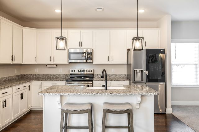 150 Crabourne Dr, White House, TN 37188